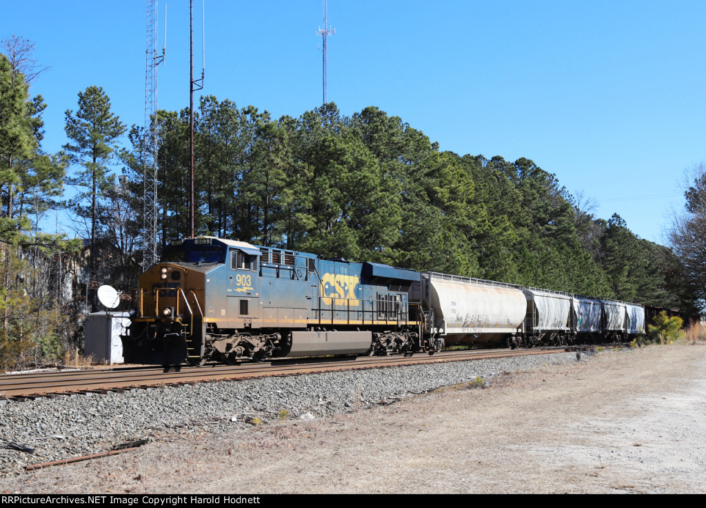 CSX 903 leads train L619-07 southbound